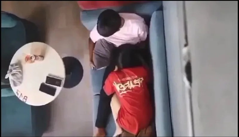 Quay lén bồ mút mút cho nhân tình nơi công cộng