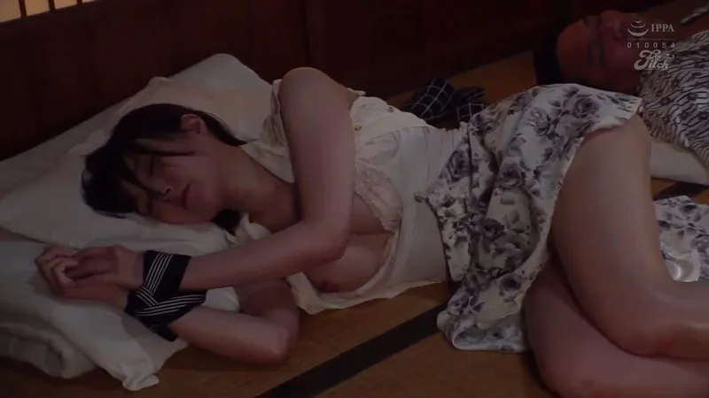 Xin ông chồng đi công việc với sếp, nữ nhân viên rơi vào kế hoạch của ông tiền bối biến thái